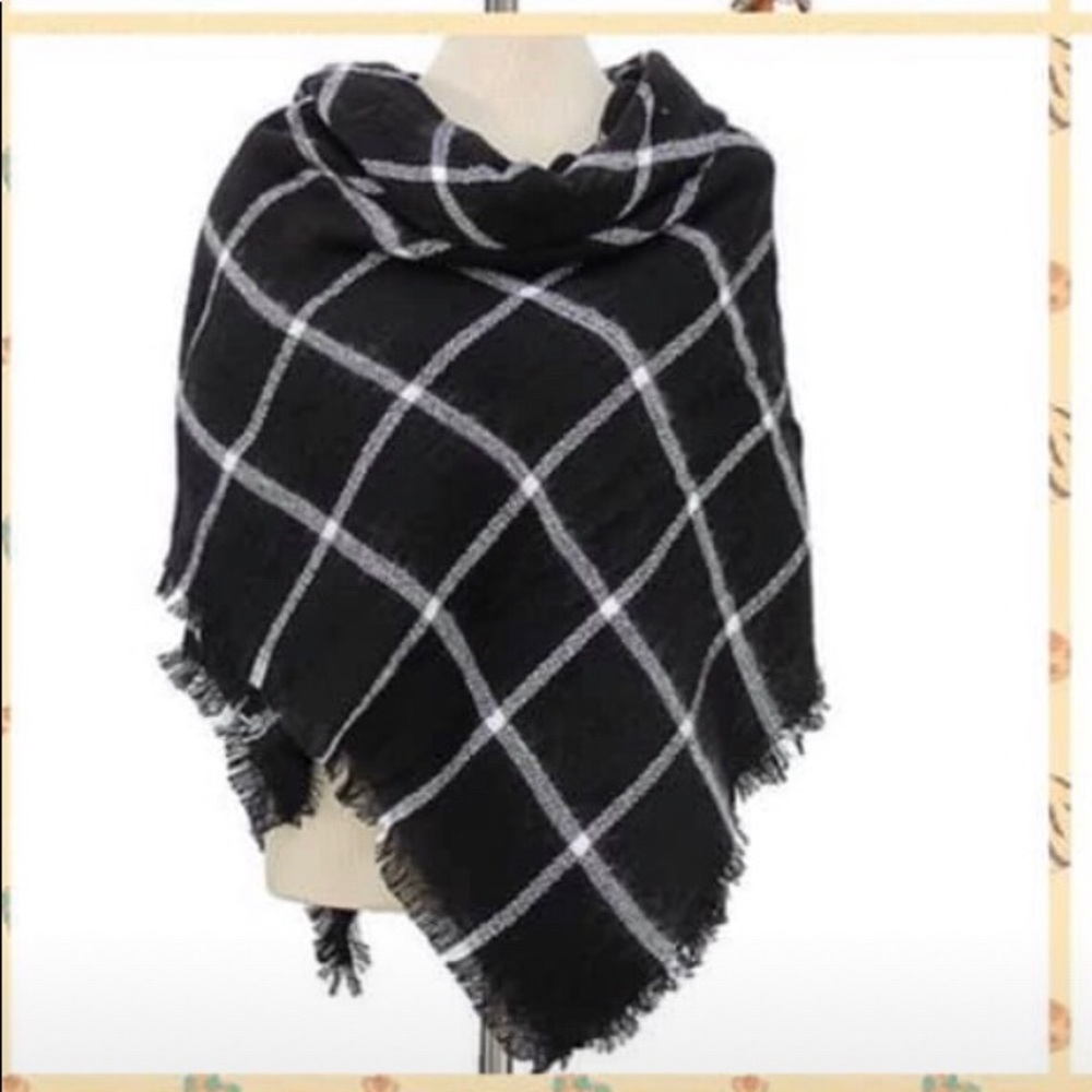 Oversized Black/White Blanket Scarf